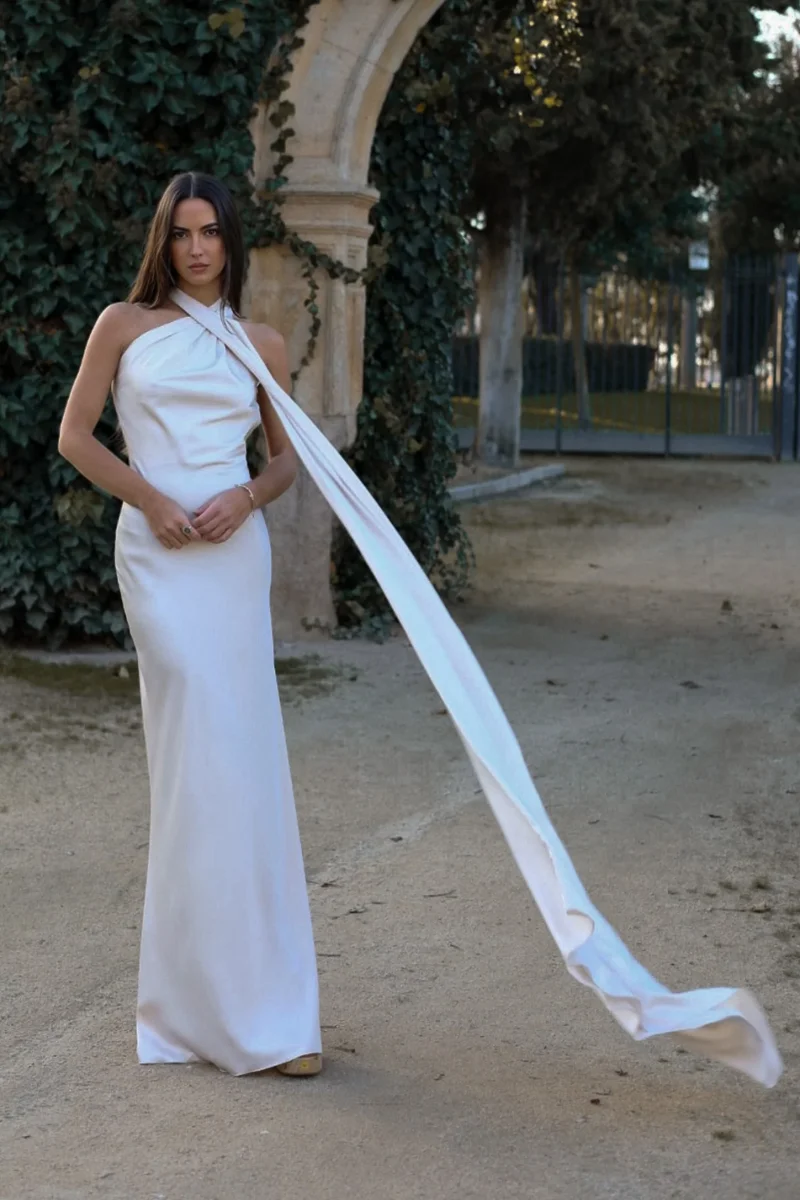 VESTIDO COMPRIDO CRÚ COM CAPA - Image 6