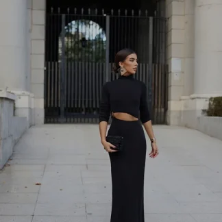 VESTIDO PRETO COMPRIDO COM APLICAÇÃO