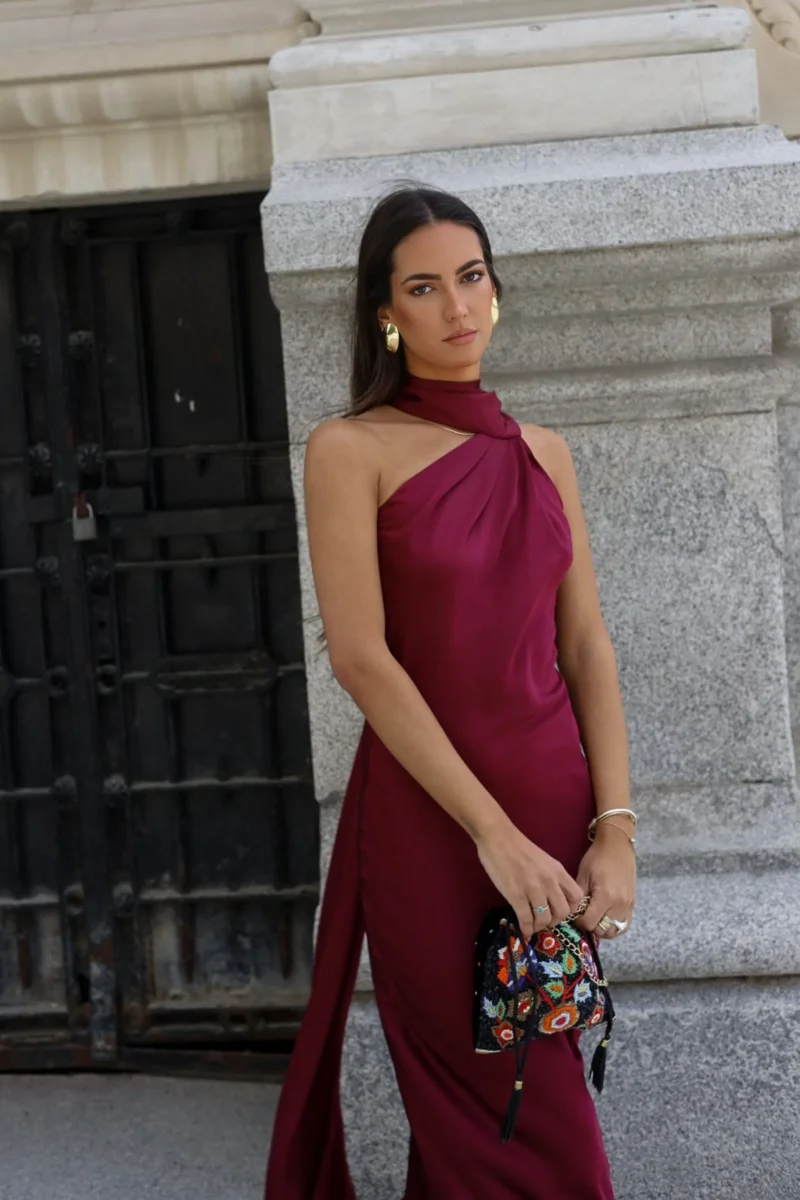 VESTIDO COMPRIDO BORDEAUX COM CAPA - Image 6