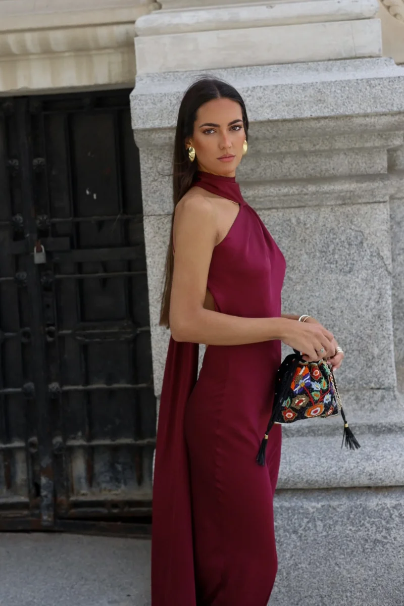 VESTIDO COMPRIDO BORDEAUX COM CAPA - Image 9