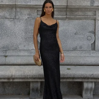 VESTIDO PRETO EM LANTEJOULAS