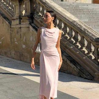 VESTIDO MIDI ROSA CLARO COM DECOTE DRAPEADO
