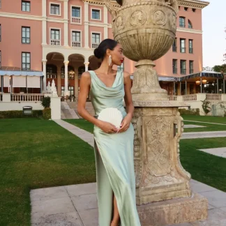 VESTIDO COMPRIDO VERDE COM ABERTURA LATERAL