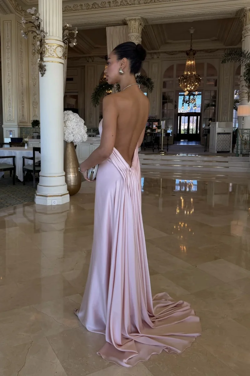 VESTIDO ROSA CLARO APLICAÇÃO PESCOÇO E COSTAS ABERTAS - Image 6