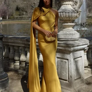 VESTIDO COMPRIDO DOURADO COM CAPA