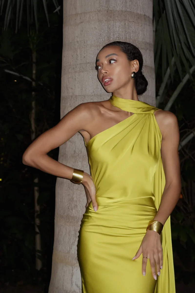 VESTIDO COMPRIDO AMARELO LIMA COM CAPA - Image 8