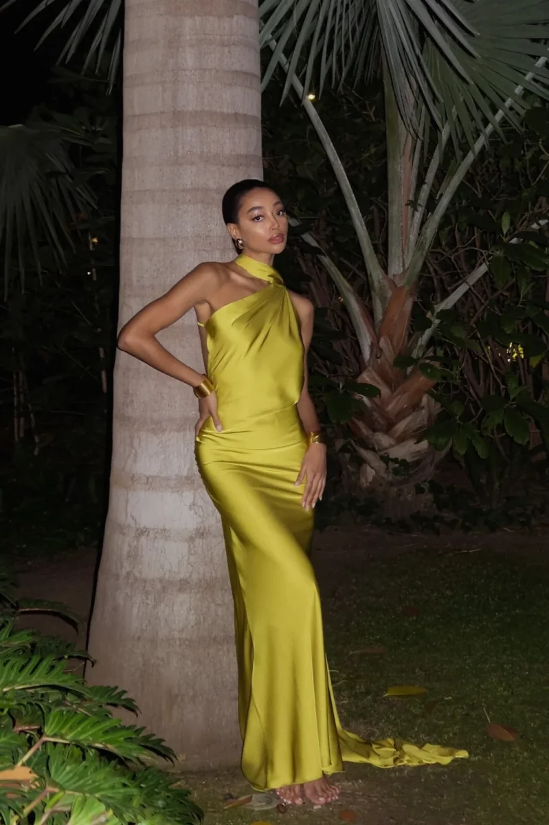 VESTIDO COMPRIDO AMARELO LIMA COM CAPA - Image 5