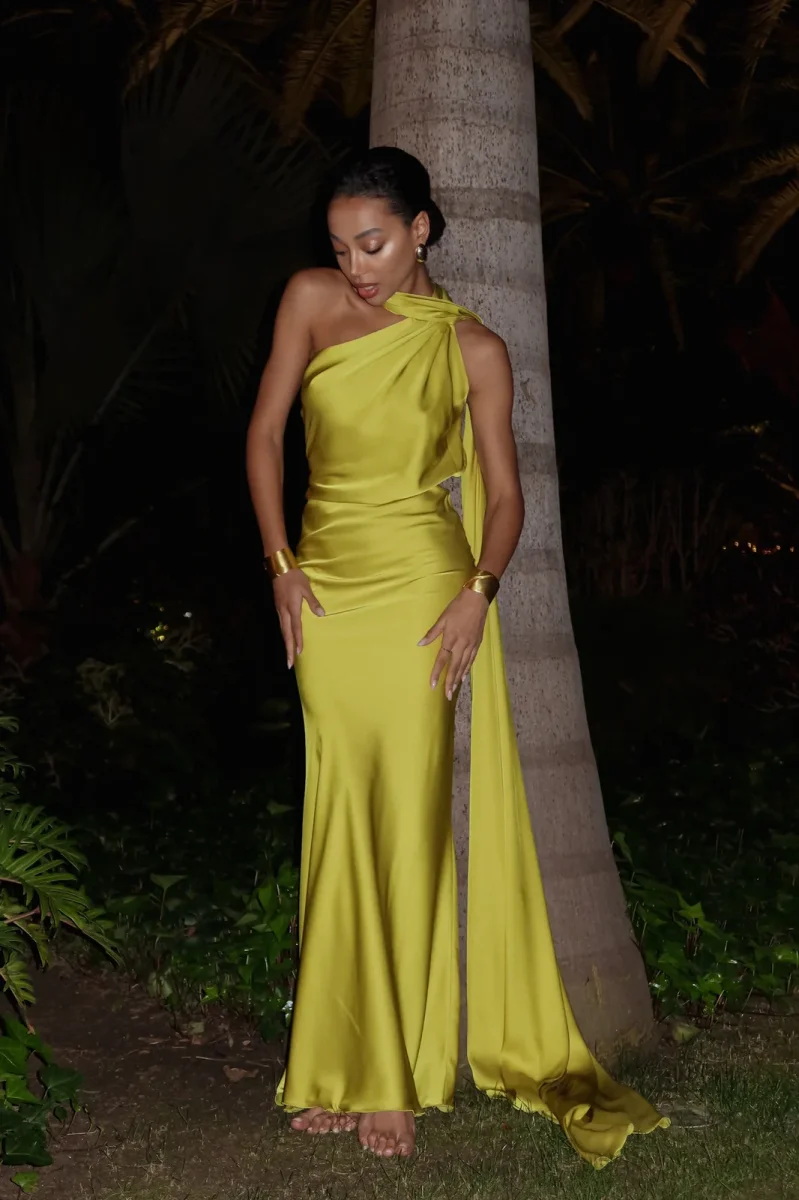 VESTIDO COMPRIDO AMARELO LIMA COM CAPA - Image 6