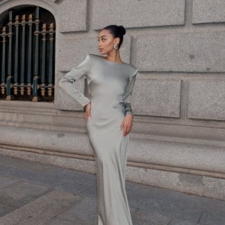 VESTIDO LONGO VERDE KAKI COM PREGAS NAS COSTAS