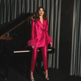 BLAZER OVERSIZED FÚCSIA COM PLUMAS