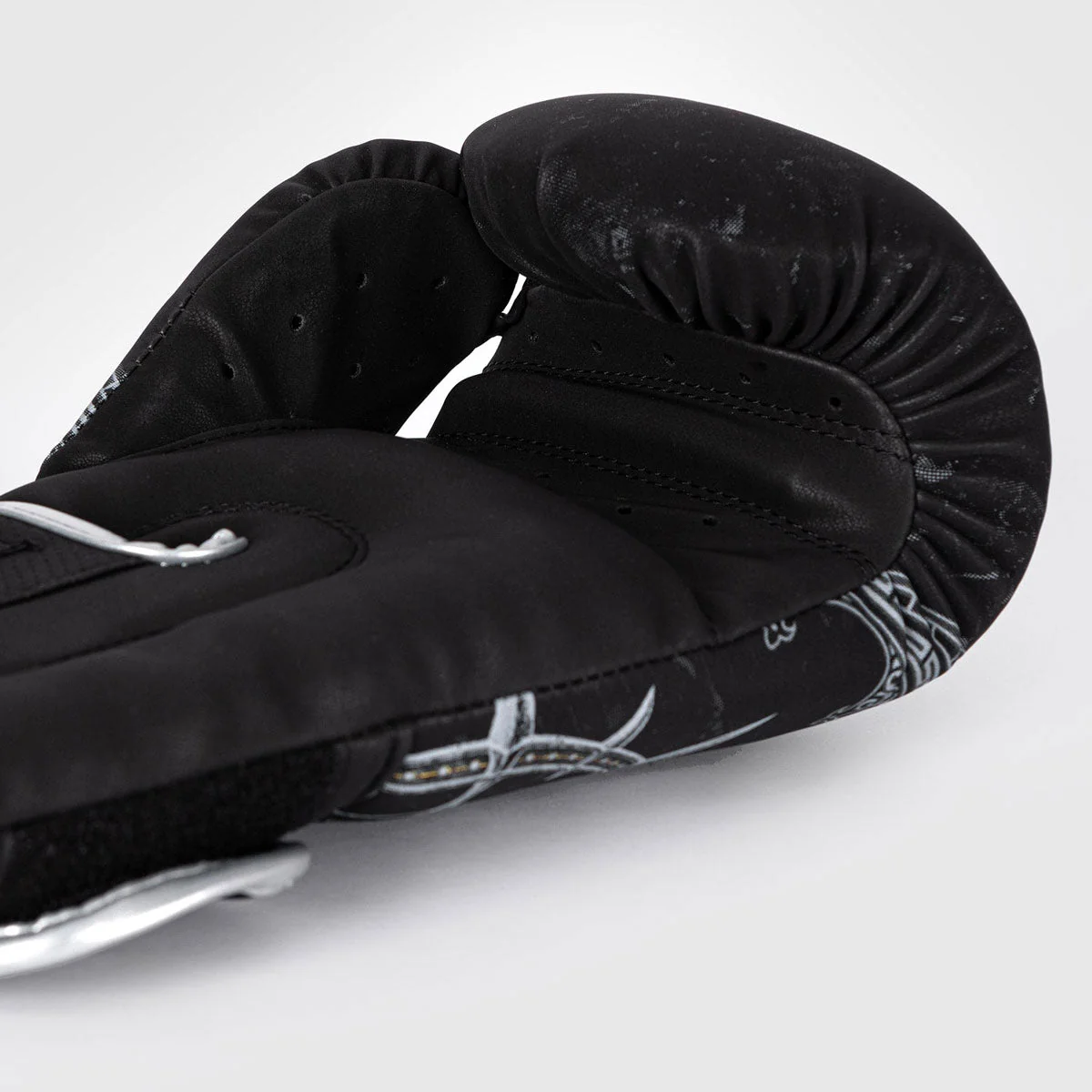 Luvas de Boxe Venum Gladiator 5.0 Preto Prata - Image 7