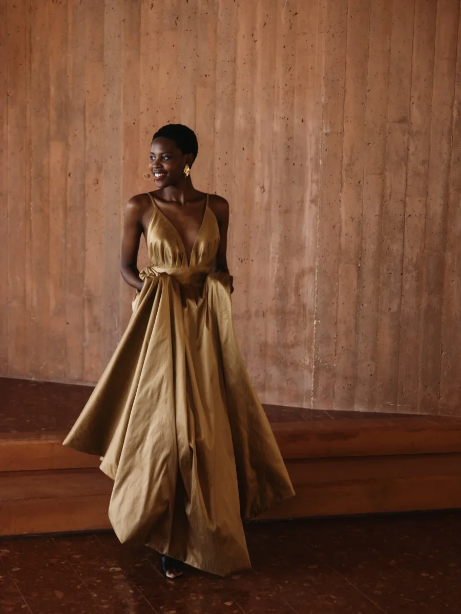VESTIDO DOURADO PRINCESA - Image 2
