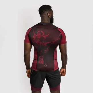 Rashguard Venum Assassin's Creed Shadows mangas curtas Vermelho-preto