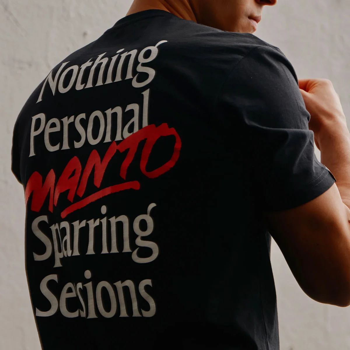 T-shirt Manto Nothing Personal Preto - Image 4